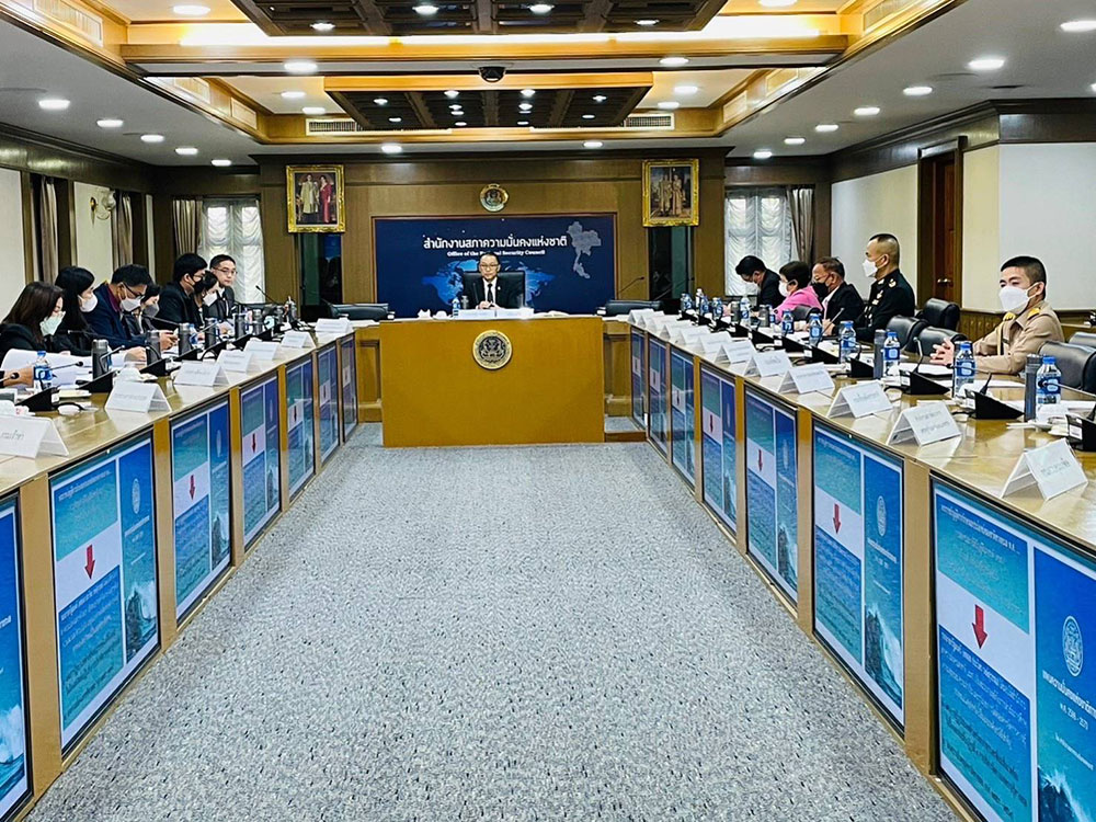 ณ ห้องประชุมวิจิตรวาทการ ชั้น ๓ สำนักงานสภาความมั่นคงแห่งชาติ ซึ่งการประชุมดังกล่าว มีนายวรณัฐ คงเมือง รองเลขาธิการสภาความมั่นคงแห่งชาติ เป็นประธาน และมีหน่วยงานเข้าร่วม จำนวน ๒๕ หน่วยงาน โดยที่ประชุมได้หารือถึงการจัดทำ (ร่าง) คุณลักษณะขององค์กรและขอบเขตของงาน (Terms of Reference: TOR) ขององค์กรจัดการความรู้ทางทะเลของประเทศไทย (ระยะเริ่มแรก) ณ ห้องประชุมวิจิตรวาทการ ชั้น ๓ สำนักงานสภาความมั่นคงแห่งชาติ ซึ่งการประชุมดังกล่าว มีนายวรณัฐ คงเมือง รองเลขาธิการสภาความมั่นคงแห่งชาติ เป็นประธาน และมีหน่วยงานเข้าร่วม จำนวน ๒๕ หน่วยงาน โดยที่ประชุมได้หารือถึงการจัดทำ (ร่าง) คุณลักษณะขององค์กรและขอบเขตของงาน (Terms of Reference: TOR) ขององค์กรจัดการความรู้ทางทะเลของประเทศไทย (ระยะเริ่มแรก)