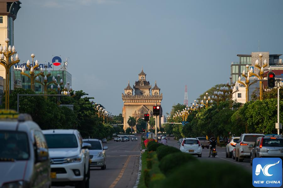 การจราจรในใจกลางเมืองลาว การจราจรในใจกลางเมืองลาว