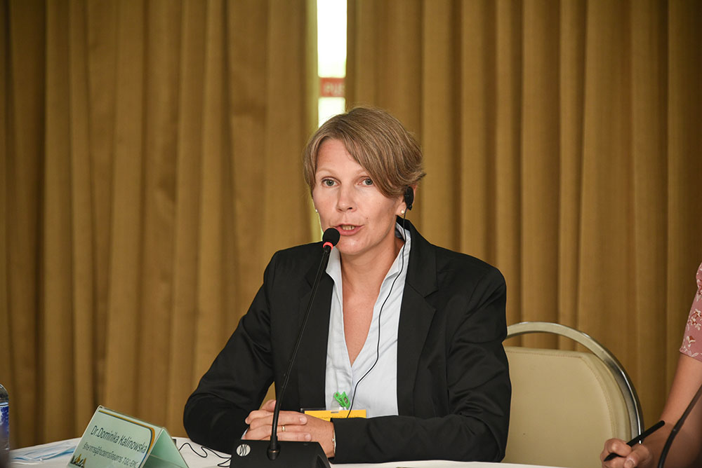 Dr. Dominika Kalinowska ผู้อำนวยการโครงการ TGC-EMC/องค์กรความร่วมมือ ระหว่างประเทศของเยอรมัน (GIZ) Dr. Dominika Kalinowska ผู้อำนวยการโครงการ TGC-EMC/องค์กรความร่วมมือ ระหว่างประเทศของเยอรมัน (GIZ)