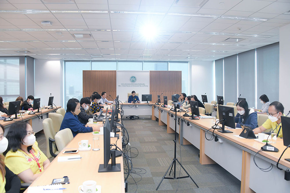 ซึ่งมีคณะทำงานฯ และเจ้าหน้าที่สำนักงานนโยบายและแผนทรัพยากรธรรมชาติและสิ่งแวดล้อม เข้าร่วมประชุม 30 คน