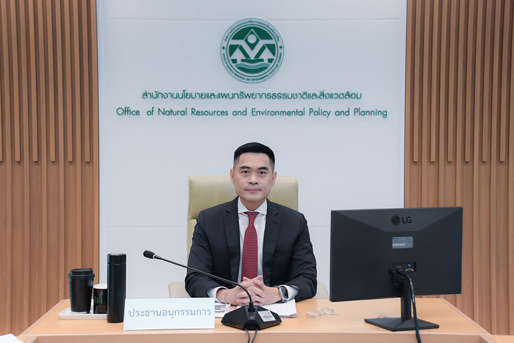 ดร.พิรุณ สัยยะสิทธิ์พานิช เลขาธิการ สำนักงานนโยบายและแผนทรัพยากรธรรมชาติและสิ่งแวดล้อม เป็นประธานการประชุมคณะอนุกรรมการฯ ครั้งที่ 1/2566 แทน ปลัดกระทรวงทรัพยากรธรรมชาติและสิ่งแวดล้อม ผ่านสื่ออิเล็กทรอนิกส์ ณ ห้องประชุม 1002 ชั้น 10 อาคารทิปโก้ 2