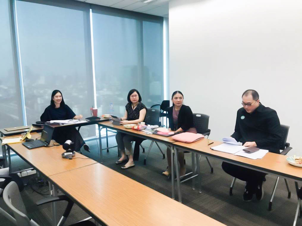 การประชุมดังกล่าว ได้ตรวจพิจารณาร่างกฎกระทรวง จำนวน 2 ฉบับ ได้แก่ 1) กฎกระทรวงแบ่งส่วนราชการกรม CCE และ 2) ร่างกฎกระทรวงแบ่งส่วนราชการ สผ. และมีหน่วยงานที่เกี่ยวข้องเข้าร่วมให้ความเห็นด้วย ได้แก่ สำนักงานสภาพัฒนาการเศรษฐกิจและสังคมแห่งชาติ สำนักงบประมาณ สำนักงาน ก.พ.ร. และสำนักงาน ก.พ.โดยมีการปรับถ้อยคำให้กระชับ ชัดเจน และครอบคลุมภารกิจของกรม CCE การประชุมดังกล่าว ได้ตรวจพิจารณาร่างกฎกระทรวง จำนวน 2 ฉบับ ได้แก่
1) กฎกระทรวงแบ่งส่วนราชการกรม CCE และ 2) ร่างกฎกระทรวงแบ่งส่วนราชการ สผ. และมีหน่วยงานที่เกี่ยวข้องเข้าร่วมให้ความเห็นด้วย ได้แก่ สำนักงานสภาพัฒนาการเศรษฐกิจและสังคมแห่งชาติ สำนักงบประมาณ สำนักงาน ก.พ.ร. และสำนักงาน ก.พ.โดยมีการปรับถ้อยคำให้กระชับ ชัดเจน และครอบคลุมภารกิจของกรม CCE