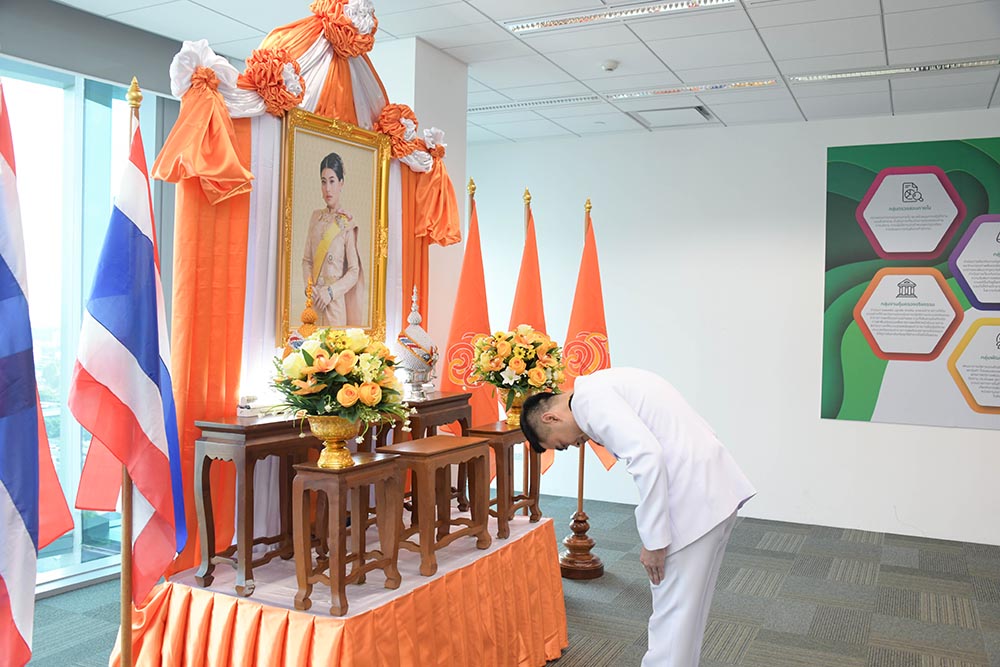 โดยมี ดร.พิรุณ สัยยะสิทธิ์พานิช เลขาธิการ สำนักงานนโยบายและแผนทรัพยากรธรรมชาติและสิ่งแวดล้อม เป็นผู้รับมอบ โดยมี ดร.พิรุณ สัยยะสิทธิ์พานิช เลขาธิการ สำนักงานนโยบายและแผนทรัพยากรธรรมชาติและสิ่งแวดล้อม เป็นผู้รับมอบ