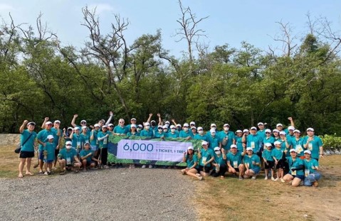 "คาเธ่ย์ แปซิฟิค" ร่วมปลูกป่าชายเลน 6,000 ต้น สานต่อโครงการ “บิน 1 เที่ยวปลูก 1 ต้น”