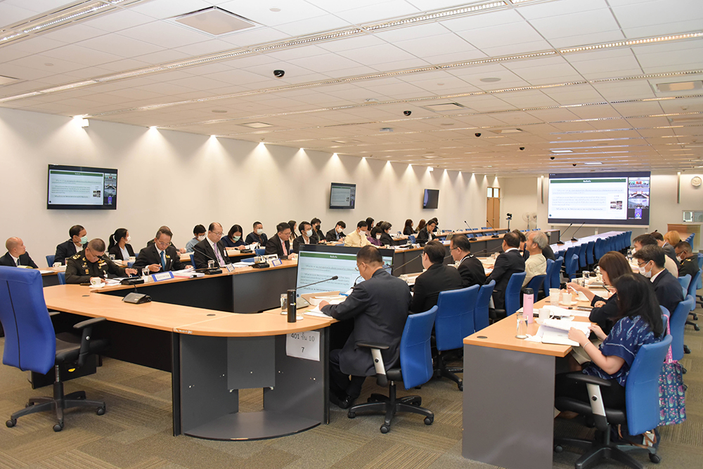 ผู้เข้าร่วมประชุม ณ ห้องประชุมสำนักงานนโยบายและแผนทรัพยากรธรรมชาติและสิ่งแวดล้อม ผู้เข้าร่วมประชุม ณ ห้องประชุมสำนักงานนโยบายและแผนทรัพยากรธรรมชาติและสิ่งแวดล้อม