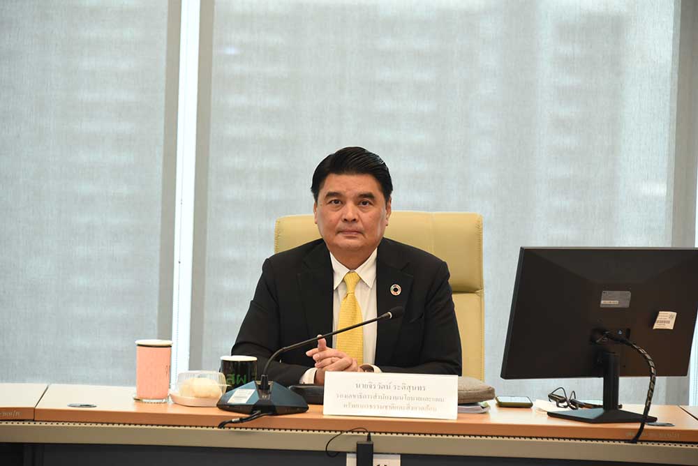 นายจิรวัฒน์ ระติสุนทร รองเลขาธิการสำนักงานนโยบายและแผนทรัพยากรธรรมชาติและสิ่งแวดล้อม เป็นประธานเปิดการประชุม และนำเสนอความเป็นมาของโครงการ นายจิรวัฒน์ ระติสุนทร รองเลขาธิการสำนักงานนโยบายและแผนทรัพยากรธรรมชาติและสิ่งแวดล้อม เป็นประธานเปิดการประชุม และนำเสนอความเป็นมาของโครงการ