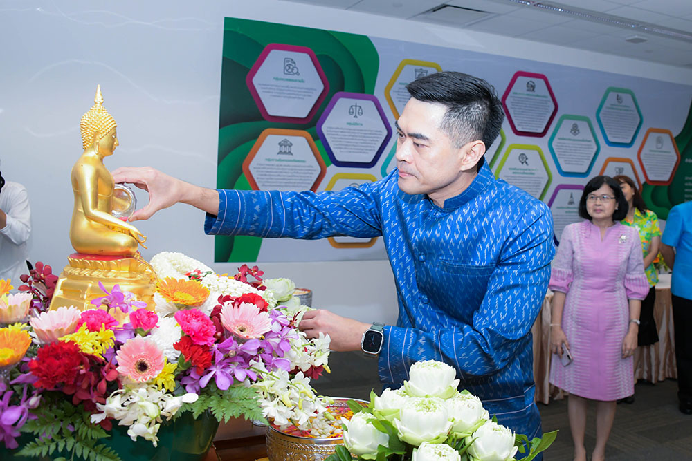 ดร.พิรุณ สัยยะสิทธิ์พานิช เลขาธิการ สผ. เป็นประธานงาน 11 เมษายน “สผ. สุขสันต์ สงกรานต์สุขใจ ประจำปี 2566” การตักบาตรข้าวสารอาหารแห้งพระสงฆ์ 9 รูป การบรรยายธรรมะในหัวข้อ “ธรรมะคลายร้อน ต้อนรับวันสงกรานต์”