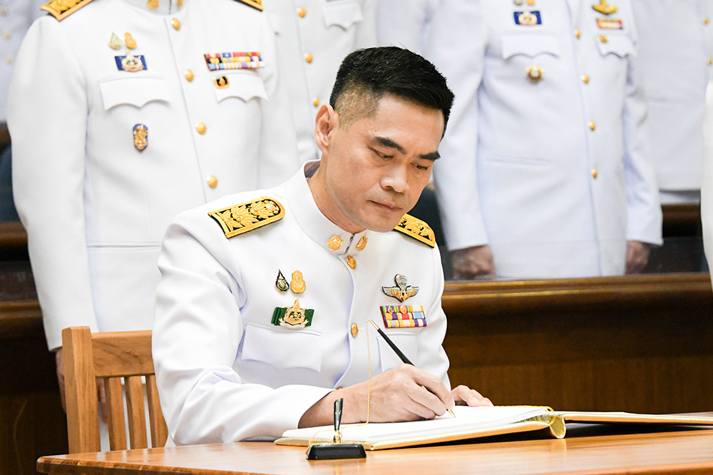 ดร.พิรุณ สัยยะสิทธิ์พานิช เลขาธิการ สผ. ร่วมลงนามถวายพระพร ดร.พิรุณ สัยยะสิทธิ์พานิช เลขาธิการสำนักงานนโยบายและแผนทรัพยากรธรรมชาติและสิ่งแวดล้อม ร่วมลงนามถวายพระพร