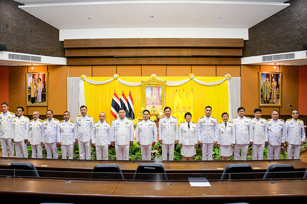 ผู้บริหารกระทรวงทรัพยากรธรรมชาติและสิ่งแวดล้อม (ทส.) ผู้บริหารกระทรวงทรัพยากรธรรมชาติและสิ่งแวดล้อม (ทส.) ถ่ายรูปร่วมกัน