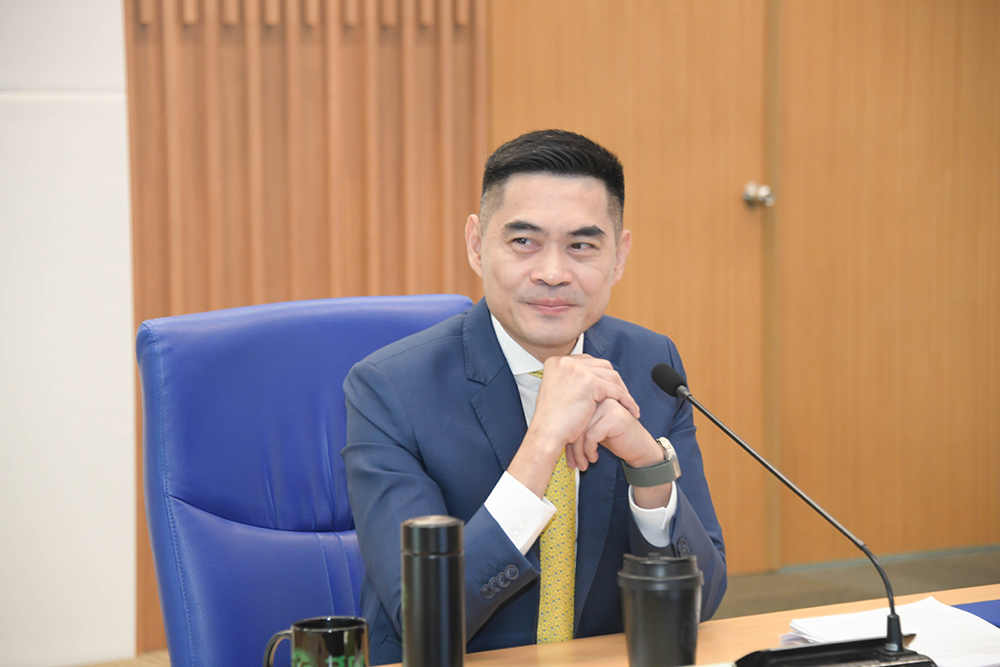 นายพิรุณ สัยยะสิทธิ์พานิช เลขาธิการ สผ. เป็นประธานการประชุม นายพิรุณ สัยยะสิทธิ์พานิช เลขาธิการ สผ. เป็นประธานการประชุม
