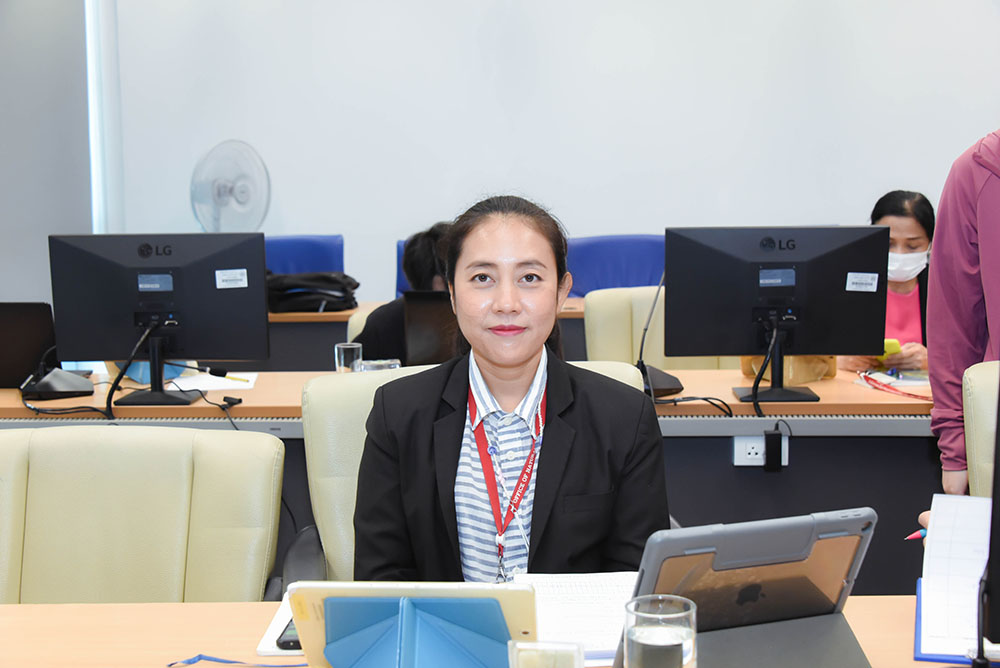 นางนวรัตน์ รุ่งศรีรัตนวงศ์ ผู้อำนวยการกลุ่มงานอำนวยการและประชาสัมพันธ์ นางนวรัตน์ รุ่งศรีรัตนวงศ์ ผู้อำนวยการกลุ่มงานอำนวยการและประชาสัมพันธ์