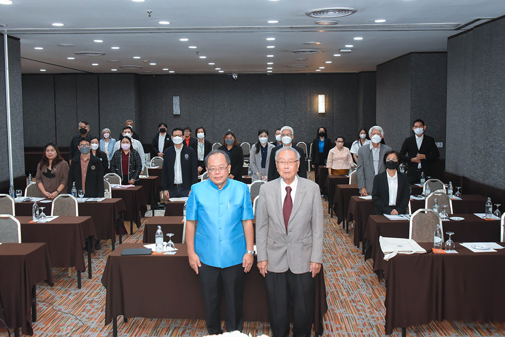 งานประชุมประกอบด้วย ผู้เชี่ยวชาญ ผู้ทรงคุณวุฒิ และผู้แทนหน่วยงาน จำนวน 140 คน ณ ห้องแซฟไฟร์ 1-2 ชั้น 2 โรงแรมเซ็นจูรี่ พาร์ค และผ่านระบบสื่ออิเล็กทรอนิกส์ งานประชุมประกอบด้วย ผู้เชี่ยวชาญ ผู้ทรงคุณวุฒิ และผู้แทนหน่วยงาน จำนวน 140 คน ณ ห้องแซฟไฟร์ 1-2 ชั้น 2 โรงแรมเซ็นจูรี่ พาร์ค และผ่านระบบสื่ออิเล็กทรอนิกส์