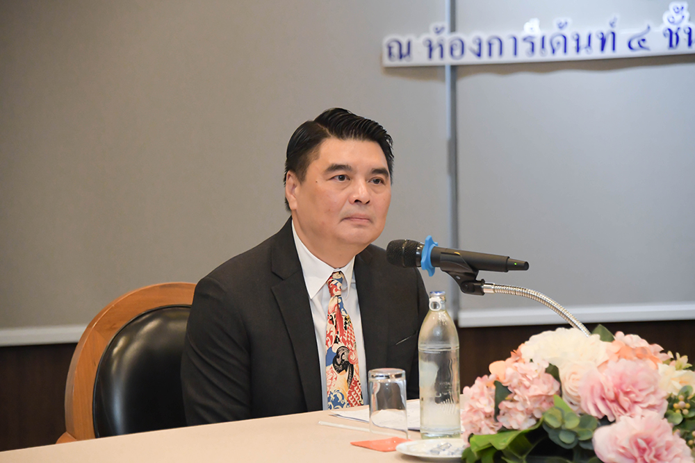 นายจิรวัฒน์ ระติสุนทร รองเลขาธิการ สผ. เป็นประธานกล่าวต้อนรับ และเปิดการประชุม นายจิรวัฒน์ ระติสุนทร รองเลขาธิการ สผ. เป็นประธานกล่าวต้อนรับ
และเปิดการประชุม