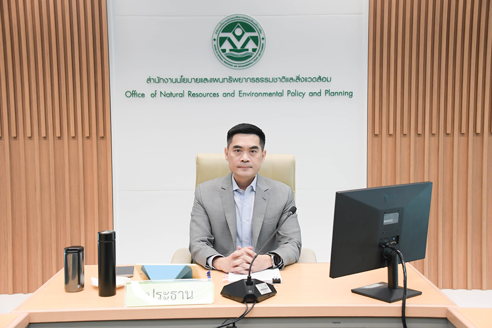 นายพิรุณ สัยยะสิทธิ์พานิช เลขาธิการ สผ. เป็นประธาน นายพิรุณ สัยยะสิทธิ์พานิช เลขาธิการ สผ.
เป็นประธาน
