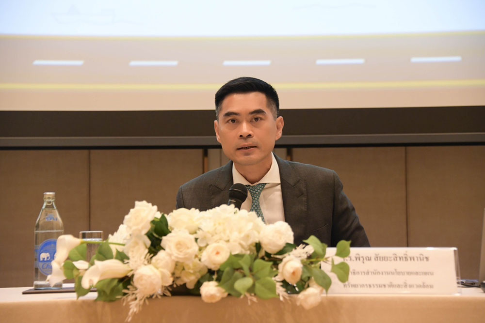 ดร.พิรุณ สัยยะสิทธิ์พานิช เลขาธิการ สผ. เป็นประธานกล่าวเปิดการประชุม ดร.พิรุณ สัยยะสิทธิ์พานิช เลขาธิการ สผ. เป็นประธานกล่าวเปิดการประชุม