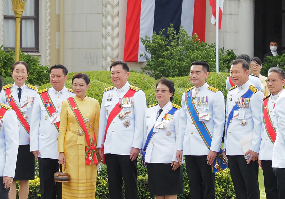 นายจตุพร บุรุษพัฒน์ ปลัดกระทรวงทรัพยากรธรรมชาติและสิ่งแวดล้อม คณะผู้บริหาร ในสังกัดกระทรวงฯ และ ดร. พิรุณ สัยยะสิทธิ์พานิช เลขาธิการ สผ. ถ่ายภาพร่วมกับคณะผู้บริหารกระทรวงทรัพยากรธรรมชาติและสิ่งแวดล้อม นายจตุพร บุรุษพัฒน์ ปลัดกระทรวงทรัพยากรธรรมชาติและสิ่งแวดล้อม คณะผู้บริหาร ในสังกัดกระทรวงฯ และ ดร. พิรุณ สัยยะสิทธิ์พานิช เลขาธิการ สผ. ถ่ายภาพร่วมกับคณะผู้บริหารกระทรวงทรัพยากรธรรมชาติและสิ่งแวดล้อม
