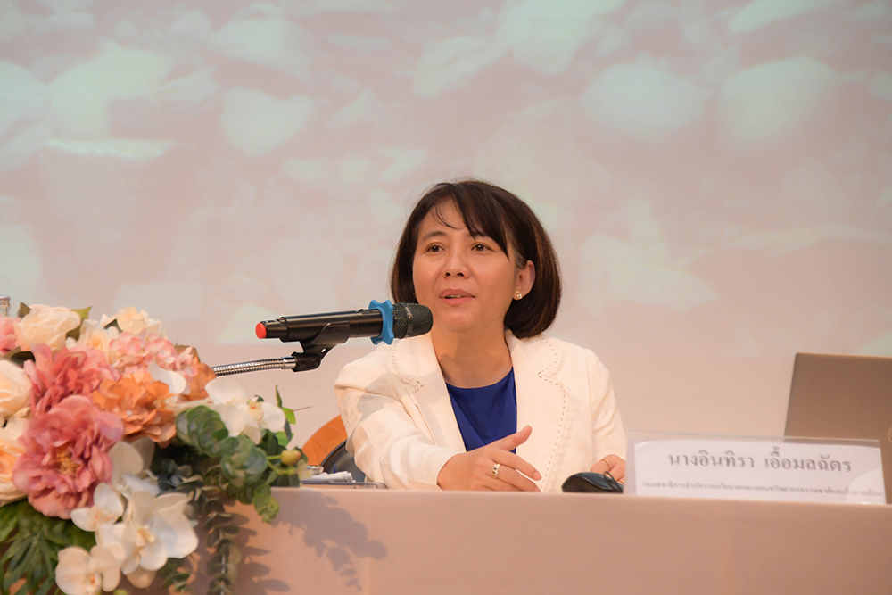 นางสุคนธา เศรษฐ์วรกิจ ผอ. กลุ่มงานพิจารณาผู้มีสิทธิทำรายงาน นางสุคนธา เศรษฐ์วรกิจ ผอ. กลุ่มงานพิจารณาผู้มีสิทธิทำรายงาน