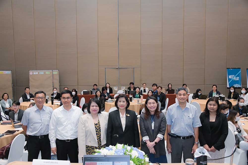 โดยมีผู้เข้าร่วมประชุมประมาณ 70 คน ได้ร่วมหารือเพื่อกำหนดแผนการดำเนินงาน พร้อมทั้งประเด็นความร่วมมือที่จะบูรณาการด้านความหลากหลายทางชีวภาพ การเปลี่ยนแปลงสภาพภูมิอากาศ และการจัดการทรัพยากรทางทะเลและชายฝั่ง อาทิ OECMs, Nature-based solutions, Blue carbon and Biodiversity Safeguard รวมถึงพื้นที่นำร่องในดำเนินการร่วมกัน โดยมีผู้เข้าร่วมประชุมประมาณ 70 คน ได้ร่วมหารือเพื่อกำหนดแผนการดำเนินงาน พร้อมทั้งประเด็นความร่วมมือที่จะบูรณาการด้านความหลากหลายทางชีวภาพ การเปลี่ยนแปลงสภาพภูมิอากาศ และการจัดการทรัพยากรทางทะเลและชายฝั่ง อาทิ OECMs, Nature-based solutions, Blue carbon and Biodiversity Safeguard รวมถึงพื้นที่นำร่องในดำเนินการร่วมกัน