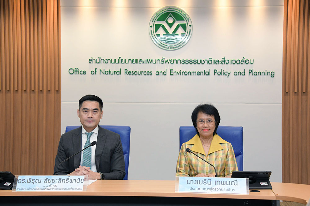 ดร.พิรุณ สัยยะสิทธิ์พานิช เลขาธิการสำนักงานนโยบายและแผนทรัพยากรธรรมชาติและสิ่งแวดล้อม และ นางเมธินี เทพมณี ประธานคณะผู้ตรวจประเมินรางวัลเลิศรัฐ ดร.พิรุณ สัยยะสิทธิ์พานิช เลขาธิการสำนักงานนโยบายและแผนทรัพยากรธรรมชาติและสิ่งแวดล้อม และ นางเมธินี เทพมณี ประธานคณะผู้ตรวจประเมินรางวัลเลิศรัฐ