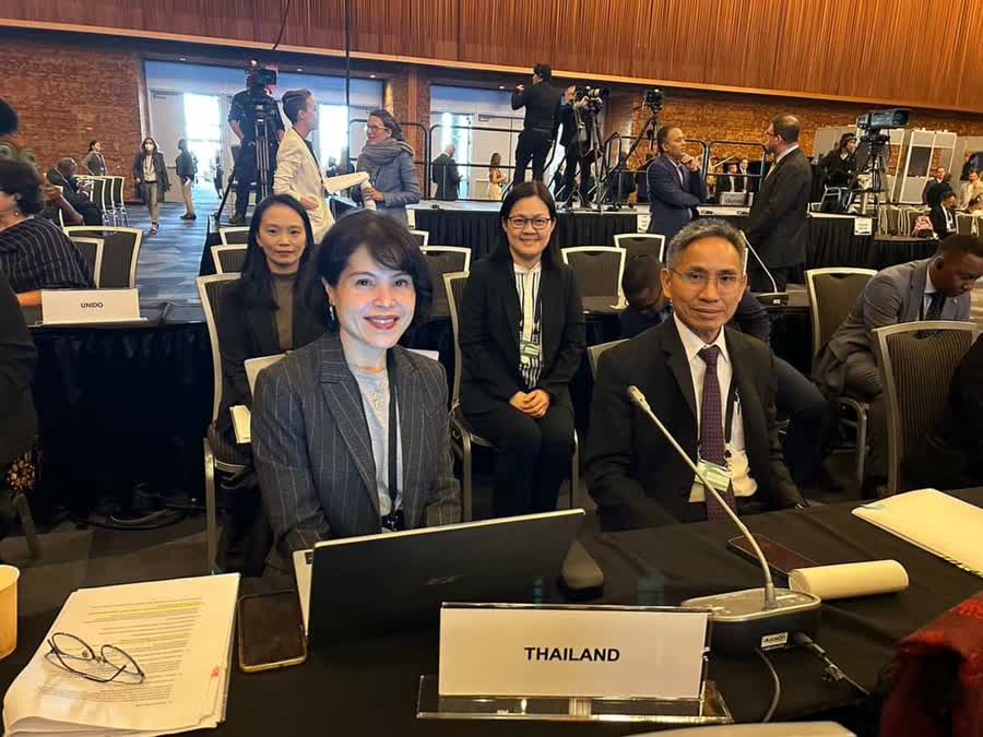 นายเถลิงศักดิ์ เพ็ชรสุวรรณ รองปลัดกระทรวงทรัพยากรธรรมชาติและสิ่งแวดล้อม ในฐานะหัวหน้าคณะผู้แทนไทย เข้าร่วมการประชุมสมัชชากองทุนสิ่งแวดล้อมโลก ครั้งที่ 7 (The 7th GEF Assembly) ภายใต้หัวข้อ “Healthy Planet, Healthy People” ณ ศูนย์ประชุมนครแวนคูเวอร์ ประเทศแคนาดา นายเถลิงศักดิ์ เพ็ชรสุวรรณ รองปลัดกระทรวงทรัพยากรธรรมชาติและสิ่งแวดล้อม ในฐานะหัวหน้าคณะผู้แทนไทย เข้าร่วมการประชุมสมัชชากองทุนสิ่งแวดล้อมโลก ครั้งที่ 7 (The 7th GEF Assembly) ภายใต้หัวข้อ “Healthy Planet, Healthy People” ณ ศูนย์ประชุมนครแวนคูเวอร์ ประเทศแคนาดา