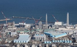 น้ำเปื่อนสารกัมมันตภาพรังสีที่ถูกเก็บไว้ในโรงงานนิวเคลียร์ Fukushima Daiichi น้ำเปื่อนสารกัมมันตภาพรังสีที่ถูกเก็บไว้ในโรงงานนิวเคลียร์ Fukushima Daiichi