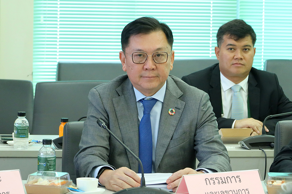 นายจตุพร บุรุษพัฒน์ ปลัดกระทรวงทรัพยากรธรรมชาติและสิ่งแวดล้อม กรรมการและเลขานุการ นายจตุพร บุรุษพัฒน์ ปลัดกระทรวงทรัพยากรธรรมชาติและสิ่งแวดล้อม กรรมการและเลขานุการ