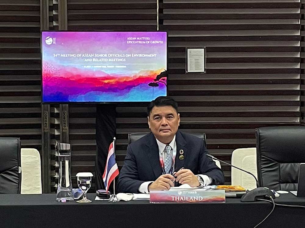 นายจิรวัฒน์ ระติสุนทร รองเลขาธิการสำนักงานนโยบายและแผนทรัพยากรธรรมชาติและสิ่งแวดล้อม ได้รับมอบหมายจาก นายจตุพร บุรุษพัฒน์ ปลัดกระทรวงทรัพยากรธรรมชาติและสิ่งแวดล้อม ในฐานะประธานเจ้าหน้าที่อาวุโสอาเซียนด้านสิ่งแวดล้อมของประเทศไทย ให้เป็นหัวหน้าคณะผู้แทนไทยเข้าร่วมการประชุมกรรมการบริหารศูนย์อาเซียนด้านความหลากหลายทางชีวภาพ ครั้งที่ 25 (The 25th Governing Board Meeting of the ASEAN Centre for Biodiversity: 25th ACB GB) และการประชุมที่เกี่ยวข้อง นายจิรวัฒน์ ระติสุนทร รองเลขาธิการสำนักงานนโยบายและแผนทรัพยากรธรรมชาติและสิ่งแวดล้อม ได้รับมอบหมายจาก นายจตุพร บุรุษพัฒน์ ปลัดกระทรวงทรัพยากรธรรมชาติและสิ่งแวดล้อม ในฐานะประธานเจ้าหน้าที่อาวุโสอาเซียนด้านสิ่งแวดล้อมของประเทศไทย ให้เป็นหัวหน้าคณะผู้แทนไทยเข้าร่วมการประชุมกรรมการบริหารศูนย์อาเซียนด้านความหลากหลายทางชีวภาพ ครั้งที่ 25 (The 25th Governing Board Meeting of the ASEAN Centre for Biodiversity: 25th ACB GB) และการประชุมที่เกี่ยวข้อง