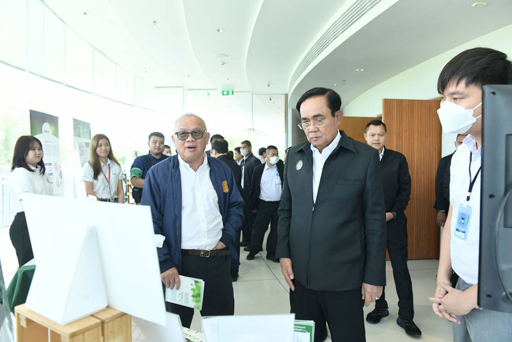 พลเอก ประยุทธ์ จันทร์โอชา นายกรัฐมนตรี พลเอก ประยุทธ์ จันทร์โอชา นายกรัฐมนตรี