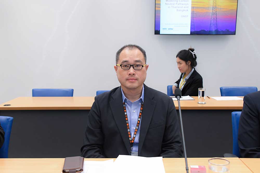 นายธีรพงศ์ เหล่าพงศ์พิชญ์ ผู้อำนวยการกลุ่มงานนโยบายและยุทธศาสตร์ กองประสานการจัดการการเปลี่ยนแปลงสภาพภูมิอากาศ นายธีรพงศ์ เหล่าพงศ์พิชญ์ ผู้อำนวยการกลุ่มงานนโยบายและยุทธศาสตร์ กองประสานการจัดการการเปลี่ยนแปลงสภาพภูมิอากาศ