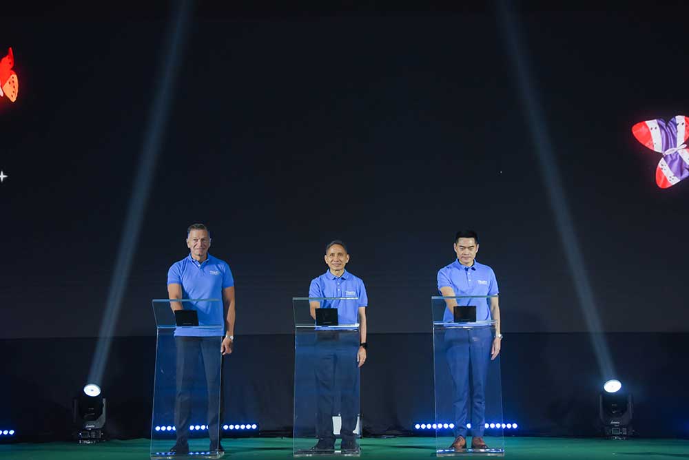 นายเถลิงศักดิ์ เพ็ชรสุวรรณ รองปลัดกระทรวงทรัพยากรธรรมชาติและสิ่งแวดล้อม ให้เกียรติเป็นประธานในพิธีเปิดงาน ดร.พิรุณ สัยยะสิทธิ์พานิช เลขาธิการ สผ. กล่าวรายงานเกี่ยวกับวัตถุประสงค์การจัดงานและการดำเนินงานของกองทุน ThaiCI และนายฮานส์ อูลริช ซูดเบค อุปทูตสถานเอกอัครราชทูตสหพันธ์สาธารณรัฐเยอรมนี ประจําประเทศไทย กล่าวแสดงความยินดีในความร่วมมือของการดำเนินงานด้านการเปลี่ยนแปลงสภาพภูมิอากาศระหว่างไทย - เยอรมัน นายเถลิงศักดิ์ เพ็ชรสุวรรณ รองปลัดกระทรวงทรัพยากรธรรมชาติและสิ่งแวดล้อม ให้เกียรติเป็นประธานในพิธีเปิดงาน ดร.พิรุณ สัยยะสิทธิ์พานิช เลขาธิการ สผ. กล่าวรายงานเกี่ยวกับวัตถุประสงค์การจัดงานและการดำเนินงานของกองทุน ThaiCI และนายฮานส์ อูลริช ซูดเบค อุปทูตสถานเอกอัครราชทูตสหพันธ์สาธารณรัฐเยอรมนี ประจําประเทศไทย กล่าวแสดงความยินดีในความร่วมมือของการดำเนินงานด้านการเปลี่ยนแปลงสภาพภูมิอากาศระหว่างไทย - เยอรมัน