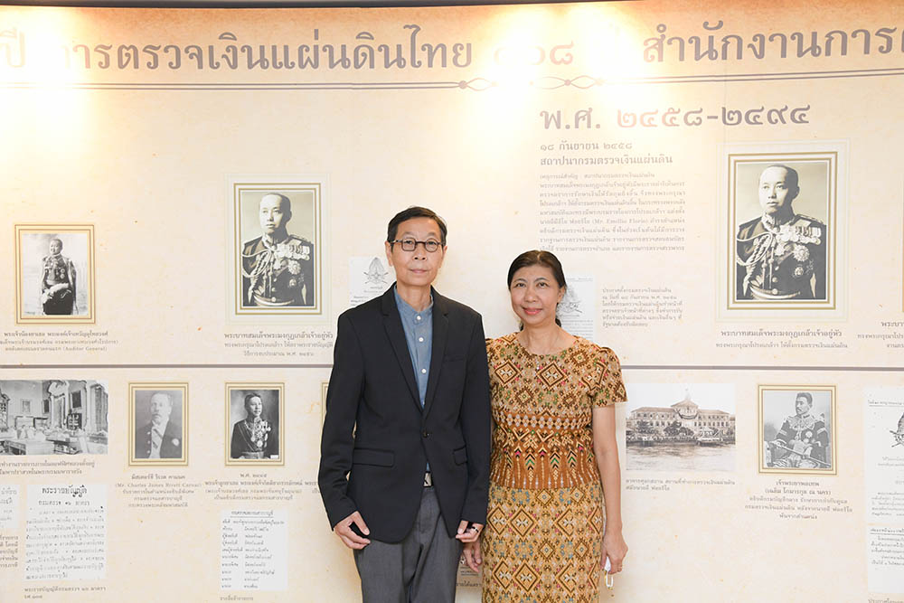 นางสาวธุวานันท์ ยุกติรัตน เลขานุการกรม และนางสาวจรัชยา บำรุง ผู้อำนวยการกลุ่มงานคลังและพัสดุ ผู้แทนสำนักงานนโยบายและแผนทรัพยากรธรรมชาติและสิ่งแวดล้อม ร่วมแสดงความยินดีในโอกาส ครบรอบ 108 ปี นางสาวธุวานันท์ ยุกติรัตน เลขานุการกรม และนางสาวจรัชยา บำรุง ผู้อำนวยการกลุ่มงานคลังและพัสดุ ผู้แทนสำนักงานนโยบายและแผนทรัพยากรธรรมชาติและสิ่งแวดล้อม ร่วมแสดงความยินดีในโอกาส ครบรอบ 108 ปี