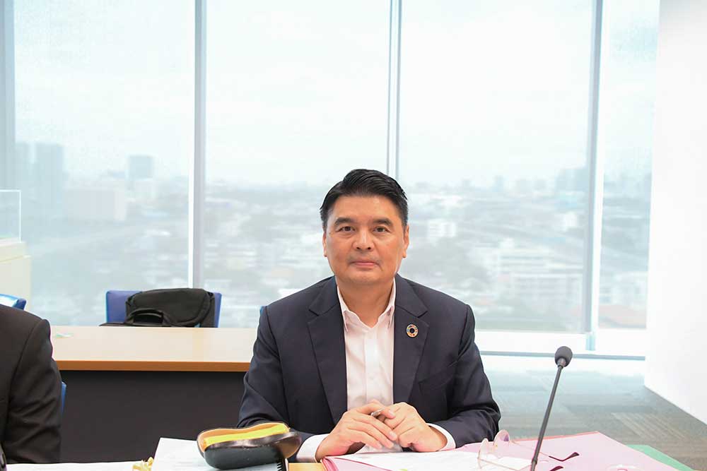 นายจิรวัฒน์ ระติสุนทร รองเลขาธิการ สำนักงานนโยบายและแผนทรัพยากรธรรมชาติและสิ่งแวดล้อม เป็นรองประธาน นายจิรวัฒน์ ระติสุนทร รองเลขาธิการ สำนักงานนโยบายและแผนทรัพยากรธรรมชาติและสิ่งแวดล้อม เป็นรองประธาน