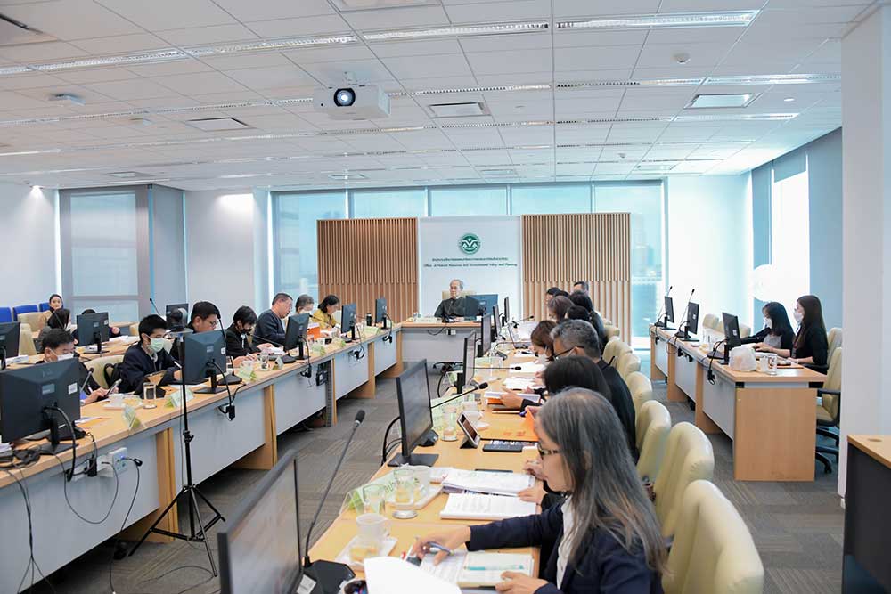 มีอนุกรรมการและผู้ทรงคุณวุฒิในคณะอนุกรรมการ รวมทั้งเจ้าหน้าที่ สำนักงานนโยบายและแผนทรัพยากรธรรมชาติและสิ่งแวดล้อม เข้าร่วมประชุม รวมทั้งสิ้น 35 คน มีอนุกรรมการและผู้ทรงคุณวุฒิในคณะอนุกรรมการ รวมทั้งเจ้าหน้าที่ สำนักงานนโยบายและแผนทรัพยากรธรรมชาติและสิ่งแวดล้อม เข้าร่วมประชุม รวมทั้งสิ้น 35 คน