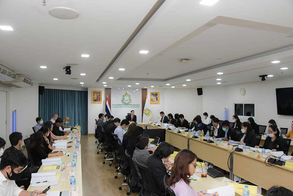 ภาพรวมในการประชุมโดยมีคณะอนุกรรมการฯ และเจ้าหน้าที่ สผ. เข้าร่วมประชุมประมาณ 50 คน ภาพรวมในการประชุมโดยมีคณะอนุกรรมการฯ และเจ้าหน้าที่ สผ. เข้าร่วมประชุมประมาณ 50 คน