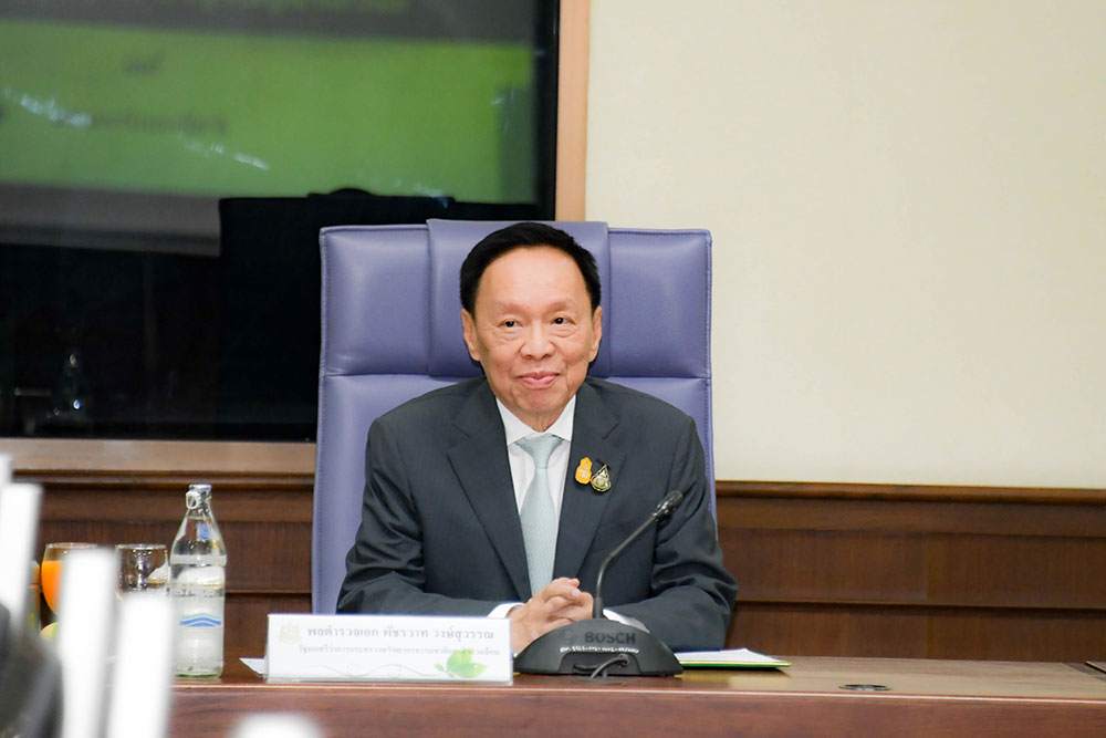 พลตำรวจเอก พัชรวาท วงษ์สุวรรณ รองนายกรัฐมนตรีและรัฐมนตรีว่าการกระทรวงฯ เป็นประธานการประชุม พลตำรวจเอก พัชรวาท วงษ์สุวรรณ รองนายกรัฐมนตรีและรัฐมนตรีว่าการกระทรวงฯ เป็นประธานการประชุม