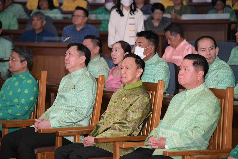 พลตำรวจเอก พัชรวาท วงษ์สุวรรณ รองนายกรัฐมนตรีและ รัฐมนตรีว่าการกระทรวงทรัพยากรธรรมชาติและสิ่งแวดล้อม นำคณะผู้บริหารในสังกัดกระทรวงฯ ร่วมพิธีเจริญพระพุทธมนต์ พลตำรวจเอก พัชรวาท วงษ์สุวรรณ รองนายกรัฐมนตรีและ รัฐมนตรีว่าการกระทรวงทรัพยากรธรรมชาติและสิ่งแวดล้อม นำคณะผู้บริหารในสังกัดกระทรวงฯ ร่วมพิธีเจริญพระพุทธมนต์