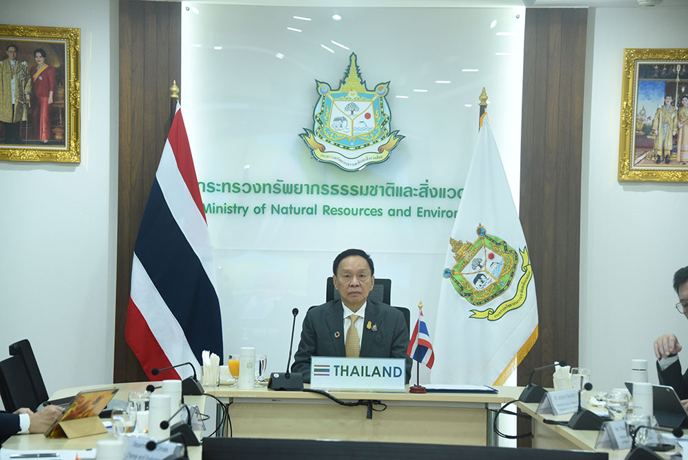 พลตำรวจเอก พัชรวาท วงษ์สุวรรณ รองนายกรัฐมนตรีและรัฐมนตรีว่าการกระทรวงทรัพยากรธรรมชาติและสิ่งแวดล้อม พลตำรวจเอก พัชรวาท วงษ์สุวรรณ รองนายกรัฐมนตรีและรัฐมนตรีว่าการกระทรวงทรัพยากรธรรมชาติและสิ่งแวดล้อม