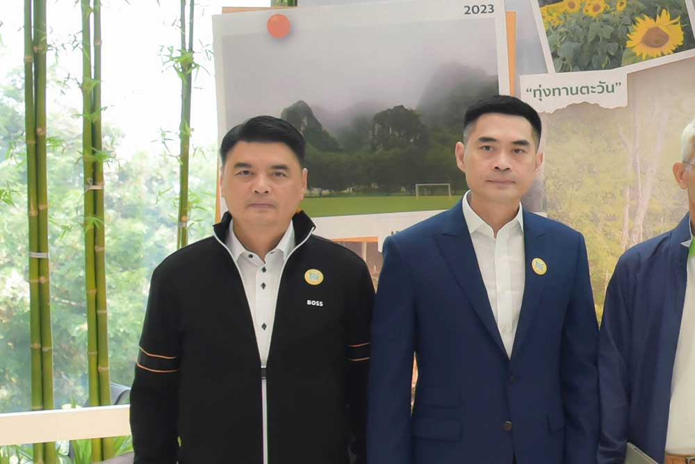ดร.พิรุณ สัยยะสิทธิ์พานิช เลขาธิการ สผ. และ นายจิรวัฒน์ ระติสุนทร รองเลขาธิการ สผ. ถ่ายภาพร่วมกัน ดร.พิรุณ สัยยะสิทธิ์พานิช เลขาธิการ สผ. และ นายจิรวัฒน์ ระติสุนทร รองเลขาธิการ สผ. ถ่ายภาพร่วมกัน