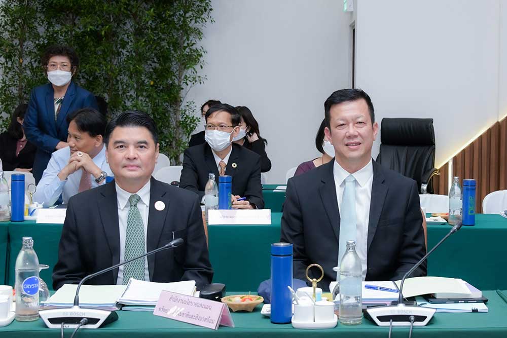นายจิรวัฒน์ ระติสุนทร นายชิดชนก สุขมงตล รองเลขาธิการ สำนักงานนโยบายและแผนทรัพยากรธรรมชาติและสิ่งแวดล้อม นายจิรวัฒน์ ระติสุนทร นายชิดชนก สุขมงตล รองเลขาธิการ สำนักงานนโยบายและแผนทรัพยากรธรรมชาติและสิ่งแวดล้อม