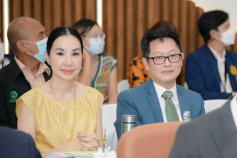 นางสาวมัณฑณา ศิริวรรณ ผู้อำนวยการกองยุทธศาสตร์และแผนงาน นายไชยยันต์ เทพศิริสุนทร ผู้อำนวยการกลุ่มงานเลขานุการคณะกรรมการสิ่งแวดล้อมแห่งชาติ นางสาวมัณฑณา ศิริวรรณ ผู้อำนวยการกองยุทธศาสตร์และแผนงาน นายไชยยันต์ เทพศิริสุนทร ผู้อำนวยการกลุ่มงานเลขานุการคณะกรรมการสิ่งแวดล้อมแห่งชาติ