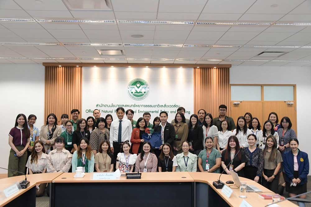ภาพรวมของผู้เข้าร่วมการประชุมทั้งหมด ซึ่งมีผู้เข้าร่วมประมาณ 60 คน ภาพรวมของผู้เข้าร่วมการประชุมทั้งหมด ซึ่งมีผู้เข้าร่วมประมาณ 60 คน