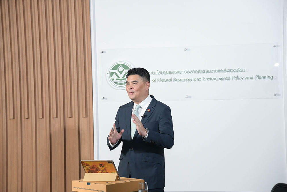 นายจิรวัฒน์ ระติสุนทร รองเลขาธิการสำนักงานนโยบายและแผนทรัพยากรธรรมชาติและสิ่งแวดล้อม ให้สัมภาษณ์ในประเด็น “แนวคิดการให้คุณค่ากับธรรมชาติ เพื่อใช้เป็นกลยุทธ์ขับเคลื่อนนโยบายด้านสิ่งแวดล้อมและความหลากหลายทางชีวภาพของประเทศ” นายจิรวัฒน์ ระติสุนทร รองเลขาธิการสำนักงานนโยบายและแผนทรัพยากรธรรมชาติและสิ่งแวดล้อม ให้สัมภาษณ์ในประเด็น “แนวคิดการให้คุณค่ากับธรรมชาติ เพื่อใช้เป็นกลยุทธ์ขับเคลื่อนนโยบายด้านสิ่งแวดล้อมและความหลากหลายทางชีวภาพของประเทศ”