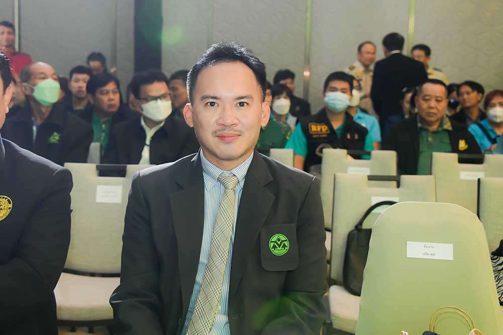 นายพงษ์ศักดิ์ เอื้อสุวรรณา ผู้อำนวยการกลุ่มงานแผนงานและงบประมาณเป็นผู้แทนสำนักงานนโยบายและแผนทรัพยากรธรรมชาติและสิ่งแวดล้อม นายพงษ์ศักดิ์ เอื้อสุวรรณา ผู้อำนวยการกลุ่มงานแผนงานและงบประมาณเป็นผู้แทนสำนักงานนโยบายและแผนทรัพยากรธรรมชาติและสิ่งแวดล้อม