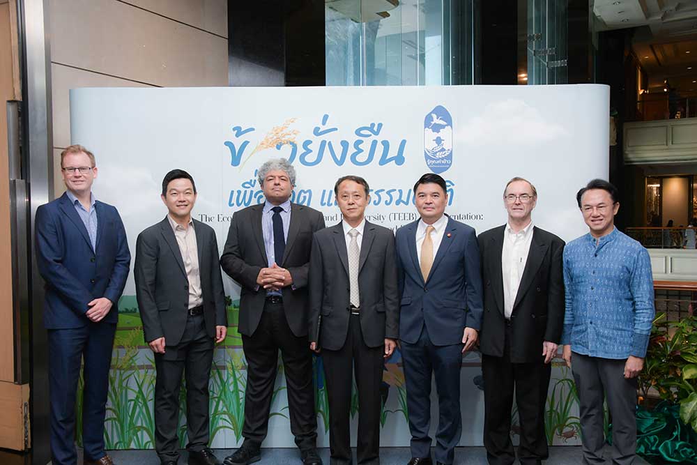 เหล่าผู้บริหารถ่ายภาพรวมกันในการประชุมครั้งนี้ เหล่าผู้บริหารถ่ายภาพรวมกันในการประชุมครั้งนี้