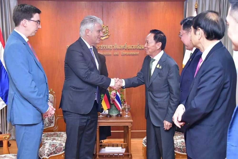 ผู้บริหาร ทส. ร่วมให้การต้อนรับ นายแอ็นสท์ ว็อล์ฟกัง ไรเซิล (H.E. Mr. Ernst Wolfgang Reichel) เอกอัครราชทูตสหพันธ์สาธารณรัฐเยอรมนีประจำประเทศไทย ในโอกาสเข้าเยี่ยมคารวะ ผู้บริหาร ทส. ร่วมให้การต้อนรับ นายแอ็นสท์ ว็อล์ฟกัง ไรเซิล (H.E. Mr. Ernst Wolfgang Reichel) เอกอัครราชทูตสหพันธ์สาธารณรัฐเยอรมนีประจำประเทศไทย ในโอกาสเข้าเยี่ยมคารวะ