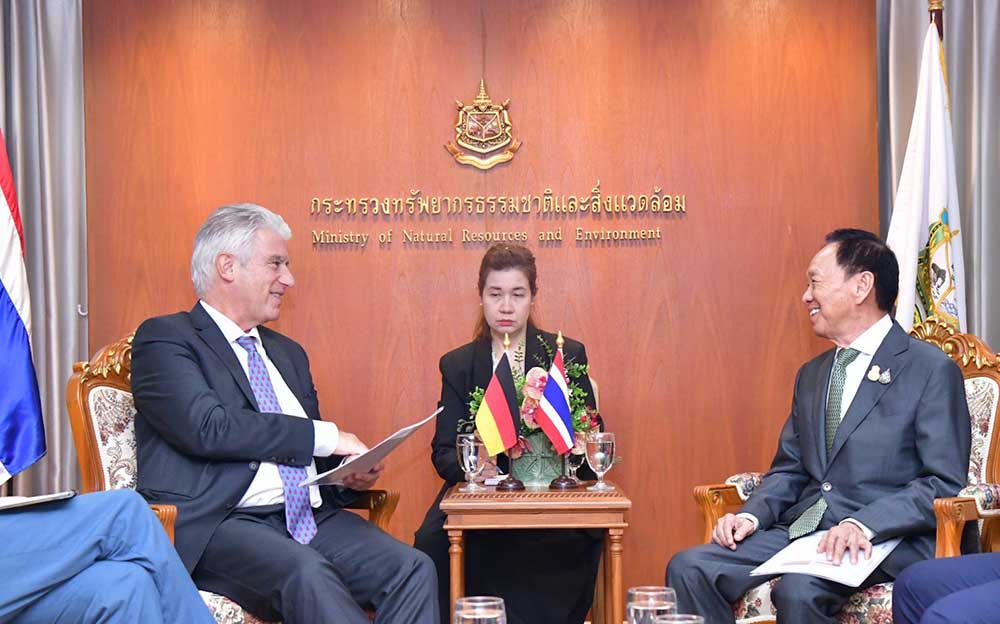ผู้บริหาร ทส. ร่วมให้การต้อนรับ นายแอ็นสท์ ว็อล์ฟกัง ไรเซิล (H.E. Mr. Ernst Wolfgang Reichel) เอกอัครราชทูตสหพันธ์สาธารณรัฐเยอรมนีประจำประเทศไทย ในโอกาสเข้าเยี่ยมคารวะ ผู้บริหาร ทส. ร่วมให้การต้อนรับ นายแอ็นสท์ ว็อล์ฟกัง ไรเซิล (H.E. Mr. Ernst Wolfgang Reichel) เอกอัครราชทูตสหพันธ์สาธารณรัฐเยอรมนีประจำประเทศไทย ในโอกาสเข้าเยี่ยมคารวะ