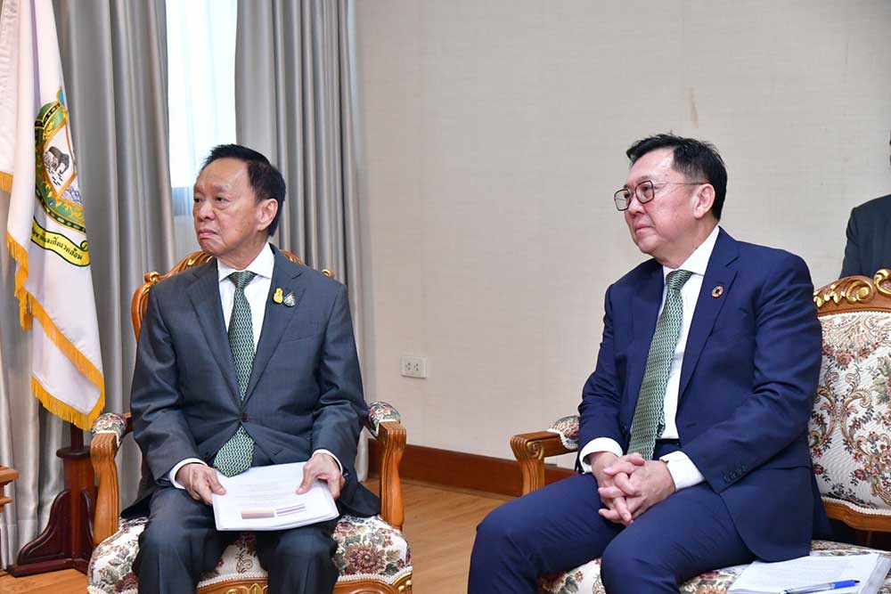 พล.ต.อ.พัชรวาท วงษ์สุวรรณ รองนายกรัฐมนตรี และรัฐมนตรีว่าการกระทรวงทรัพยากรธรรมชาติและสิ่งแวดล้อม (รมว.ทส.) พร้อมด้วย นายจตุพร บุรุษพัฒน์ ปลัดกระทรวงฯ พล.ต.อ.พัชรวาท วงษ์สุวรรณ รองนายกรัฐมนตรี และรัฐมนตรีว่าการกระทรวงทรัพยากรธรรมชาติและสิ่งแวดล้อม (รมว.ทส.) พร้อมด้วย นายจตุพร บุรุษพัฒน์ ปลัดกระทรวงฯ