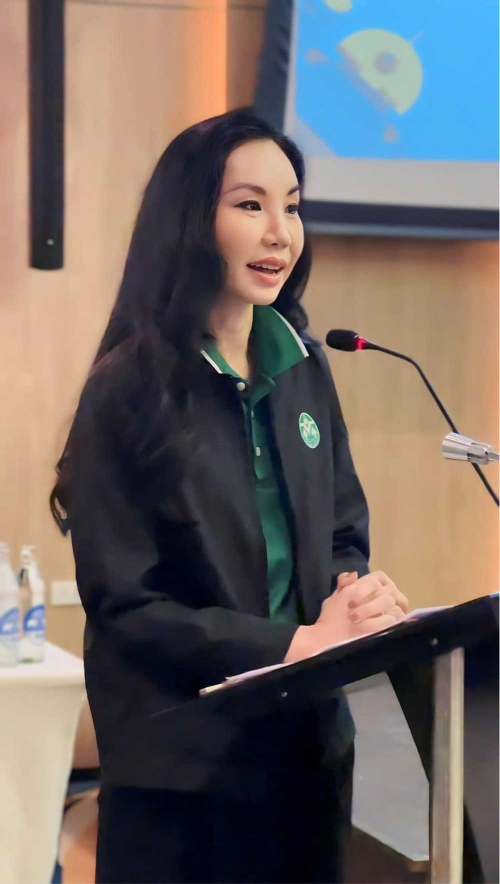 นางสาวมัณฑนา ศิริวรรณ ผู้อำนวยการกองยุทธศาสตร์และเเผนงาน เป็นประธาน นางสาวมัณฑนา ศิริวรรณ ผู้อำนวยการกองยุทธศาสตร์และเเผนงาน เป็นประธาน