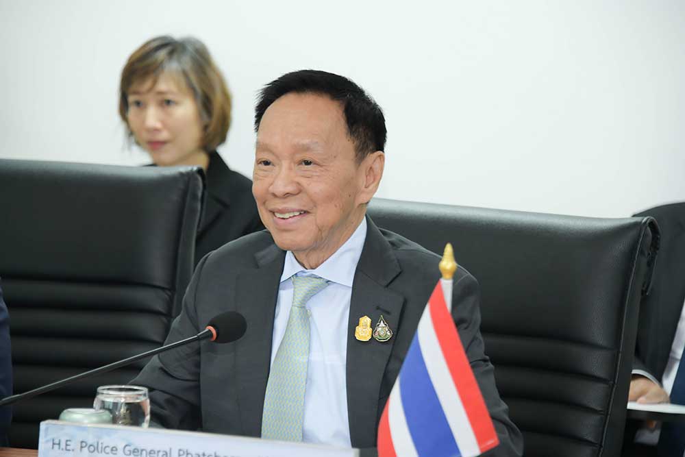 พล.ต.อ.พัชรวาท วงษ์สุวรรณ รองนายกรัฐมนตรีและรัฐมนตรีว่าการกระทรวงทรัพยากรธรรมชาติและสิ่งแวดล้อม (รมว.ทส.) พล.ต.อ.พัชรวาท วงษ์สุวรรณ รองนายกรัฐมนตรีและรัฐมนตรีว่าการกระทรวงทรัพยากรธรรมชาติและสิ่งแวดล้อม (รมว.ทส.)