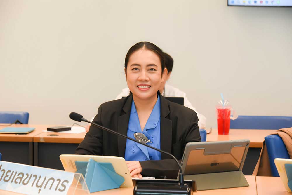 นางนวรัตน์ รุ่งศรีรัตนวงศ์ ผู้อำนวยการกลุ่มงานอำนวยการและประชาสัมพันธ์ นางนวรัตน์ รุ่งศรีรัตนวงศ์ ผู้อำนวยการกลุ่มงานอำนวยการและประชาสัมพันธ์